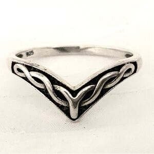 Handcast 925 Sterling Silver V-Shape Celtic Knot Ring